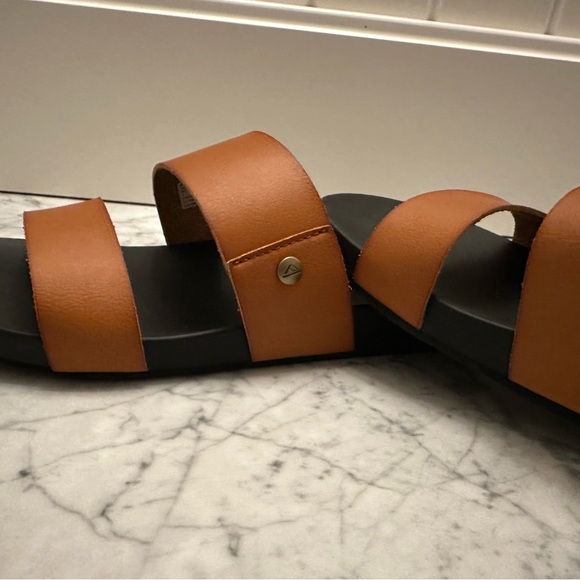 REEF Cushion Vista Sandal, Cognac Black, Sz 8 (worn once in October)! - Picture 3 of 7